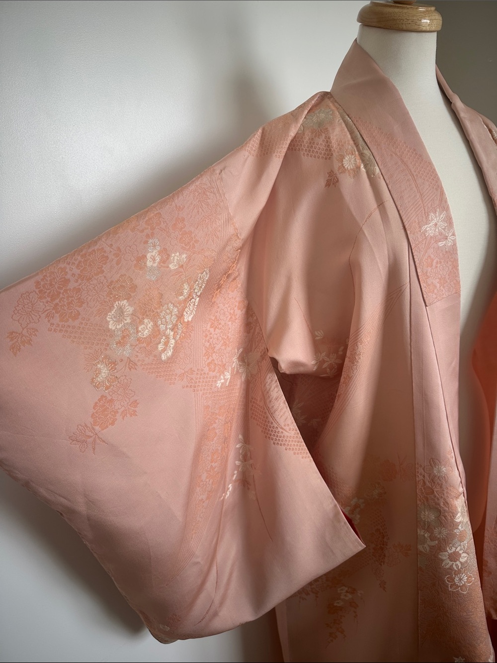 Vintage 50s Silk Embroidered Kimono Robe - Blush Pink With Cherry Blossoms (OS) - Picture 7 of 16